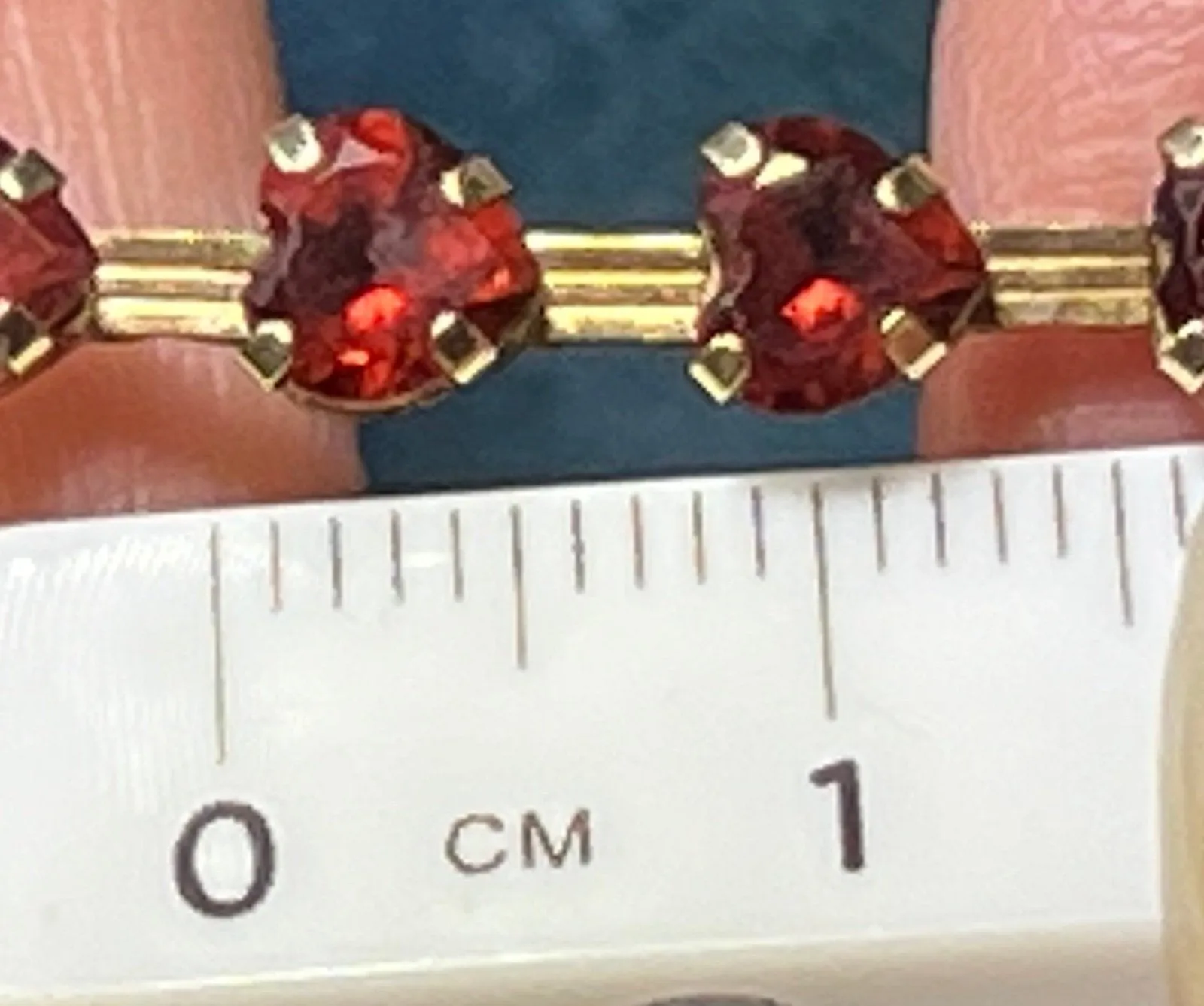 10k Yellow Gold Red Garnet Hearts Bracelet. Safety Clasp