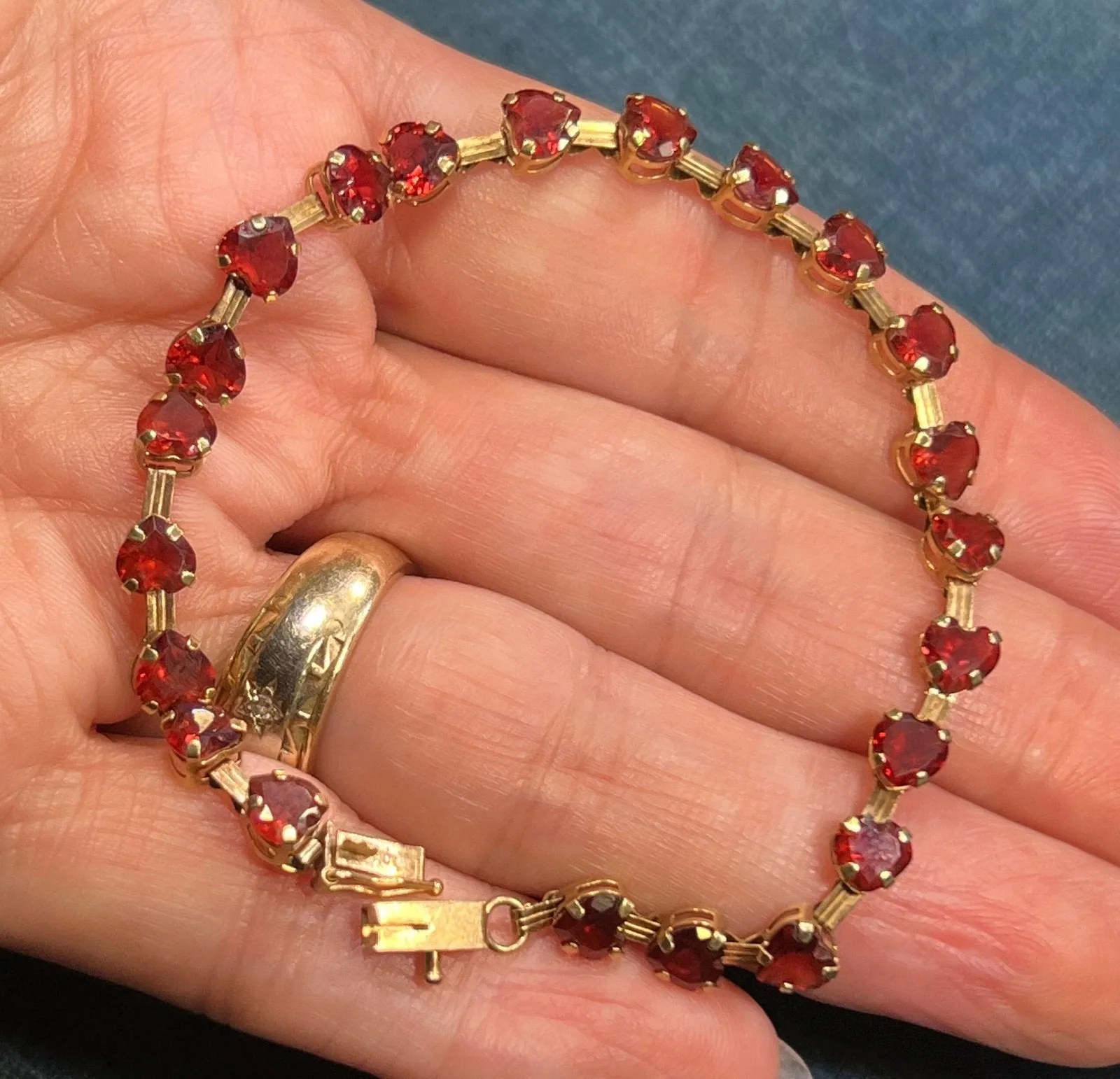 10k Yellow Gold Red Garnet Hearts Bracelet. Safety Clasp