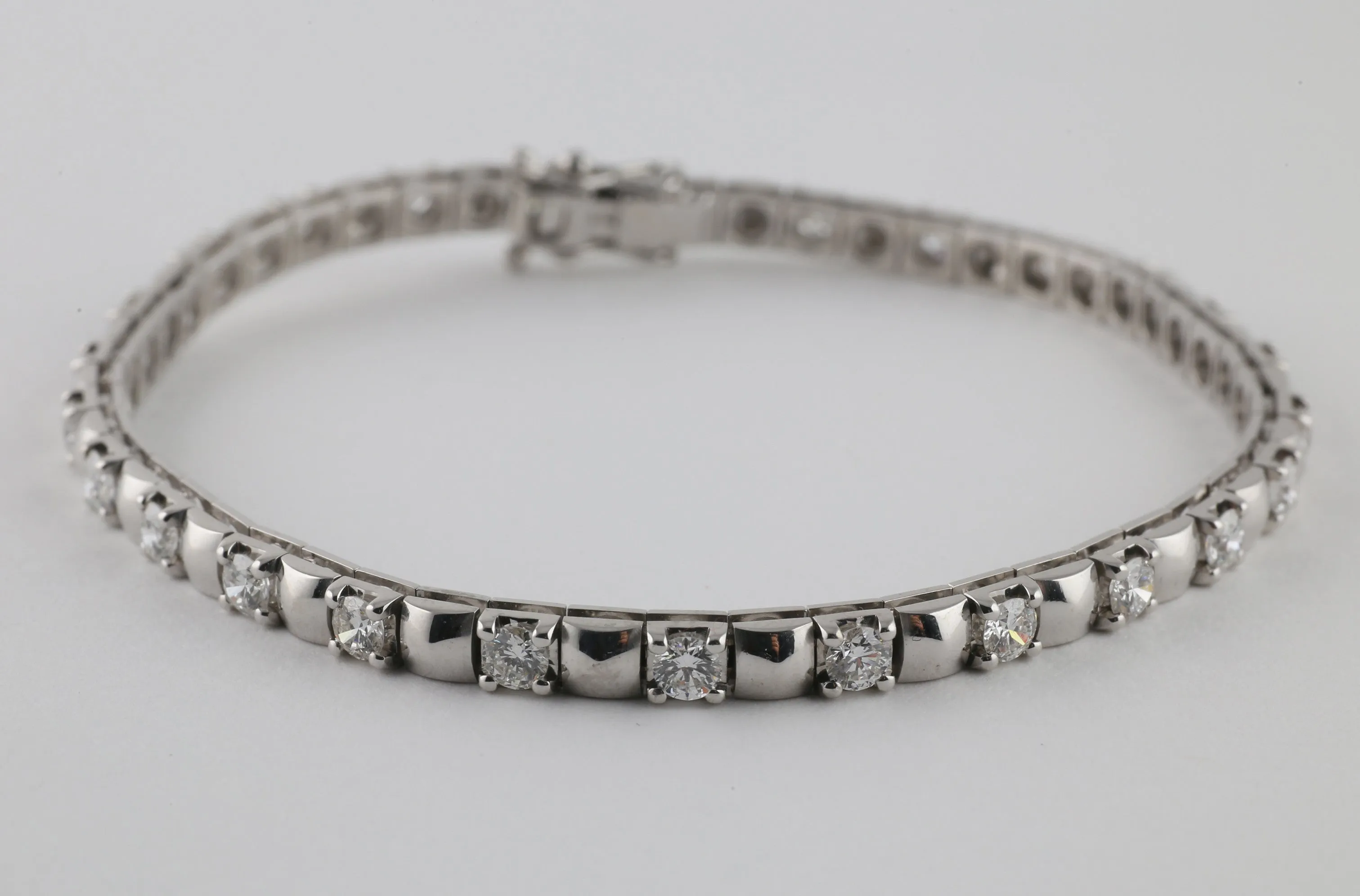 Alternating Links Tennis Bracelet