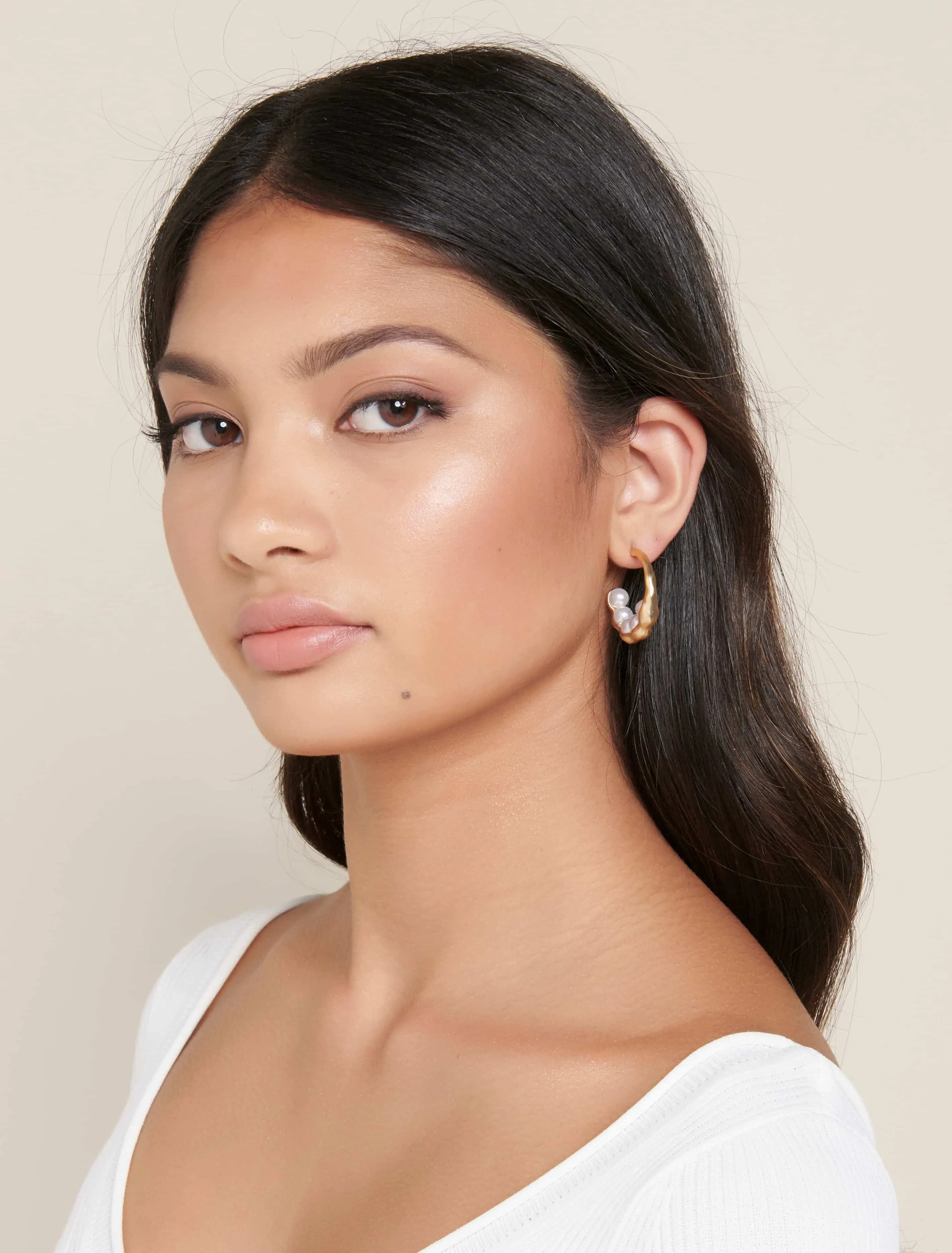 Alya Crystal Wavy Hoop Earrings