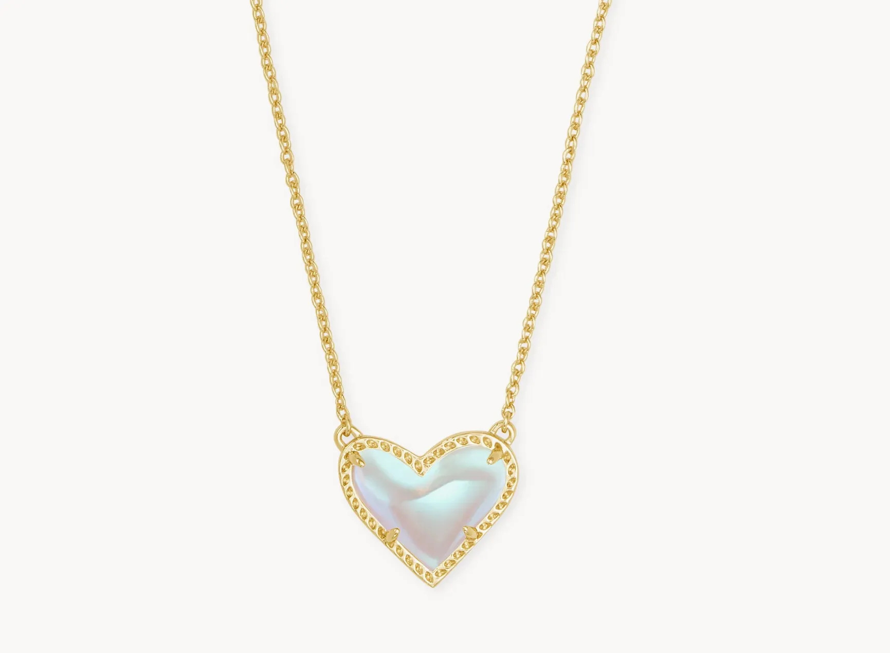 Ari Heart Short Pendant Necklace