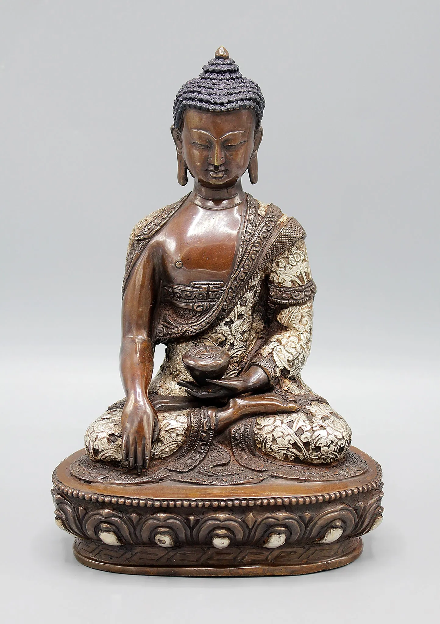 Flower Carving Copper Oxidized Shakyamuni Buddha Silver Inlaid Statue