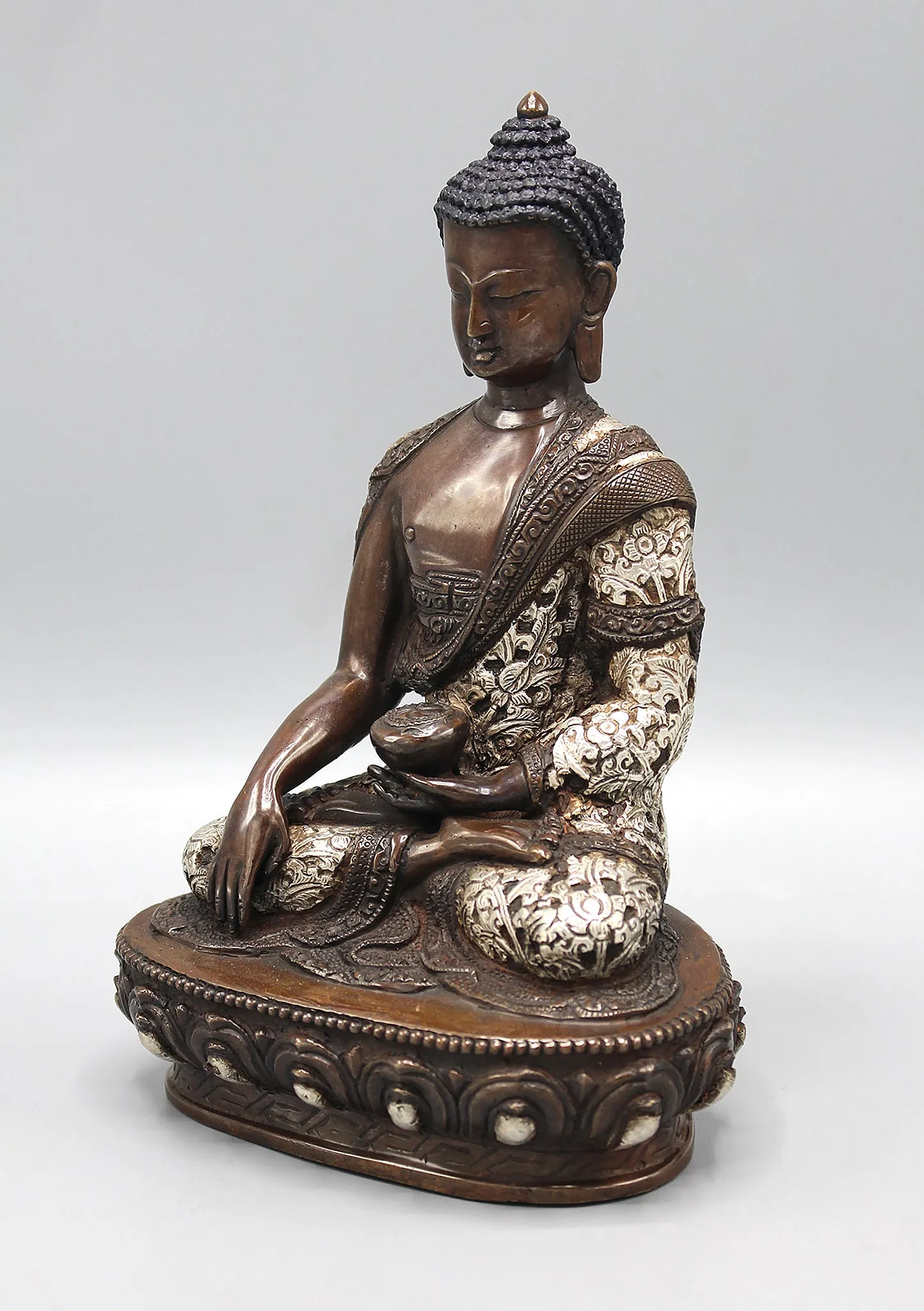 Flower Carving Copper Oxidized Shakyamuni Buddha Silver Inlaid Statue