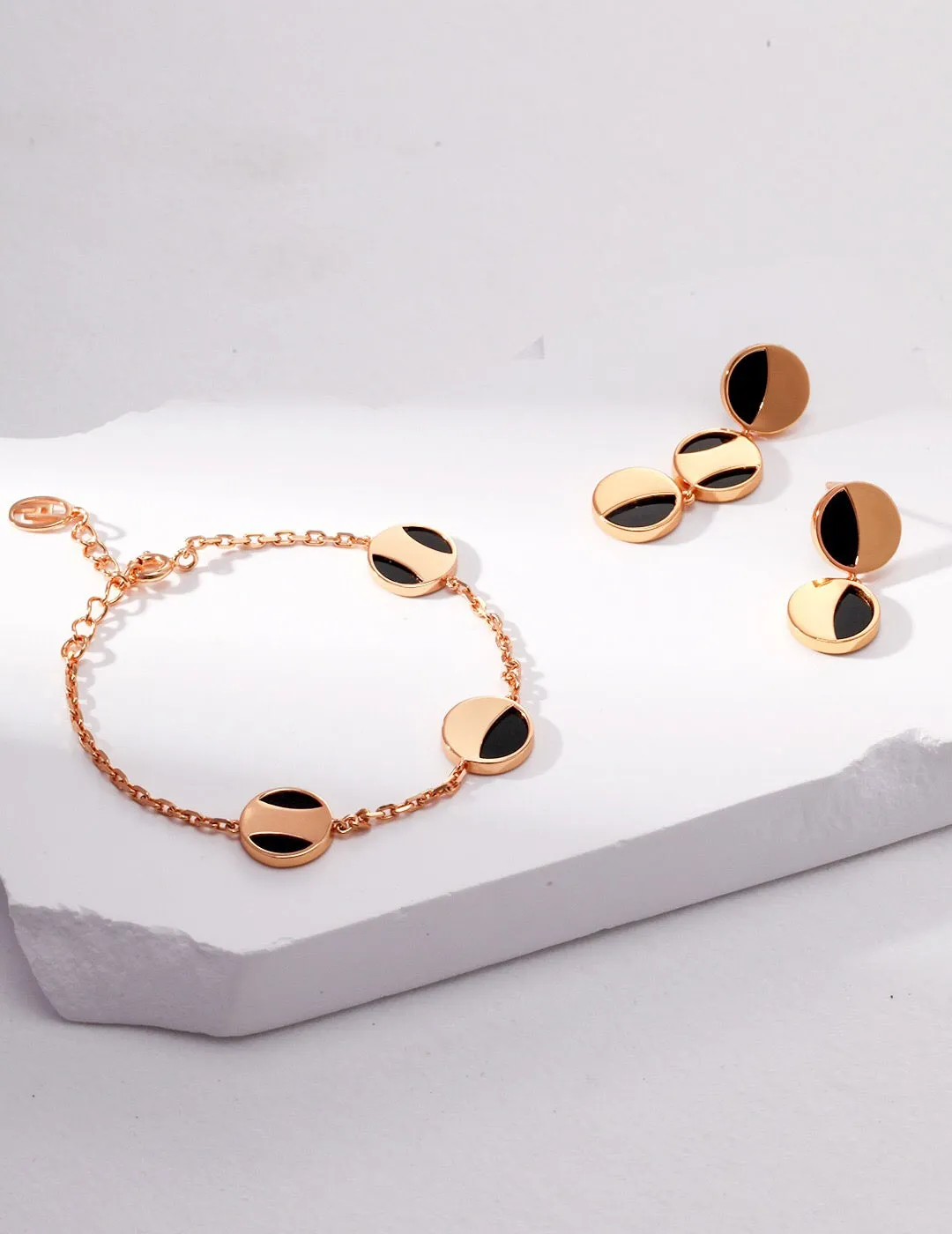 Geometric Round Black Onyx Necklace