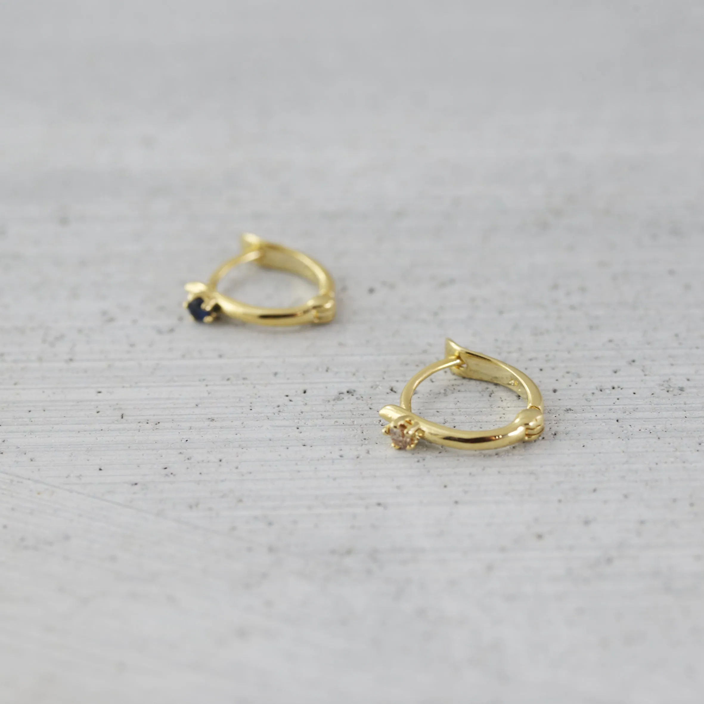 Petite dreamer sleeper Earring (single) - 14K/ 18K Gold
