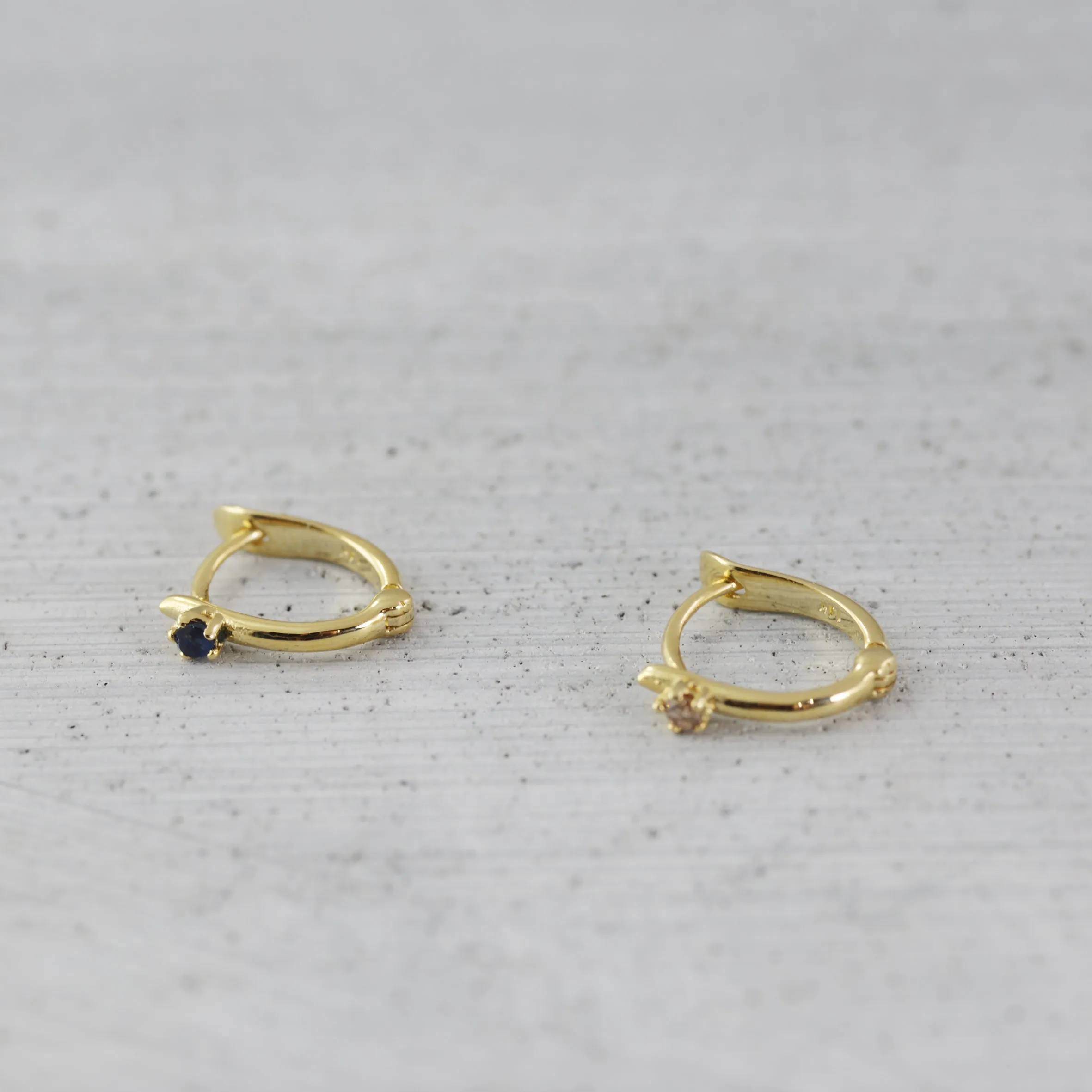 Petite dreamer sleeper Earring (single) - 14K/ 18K Gold