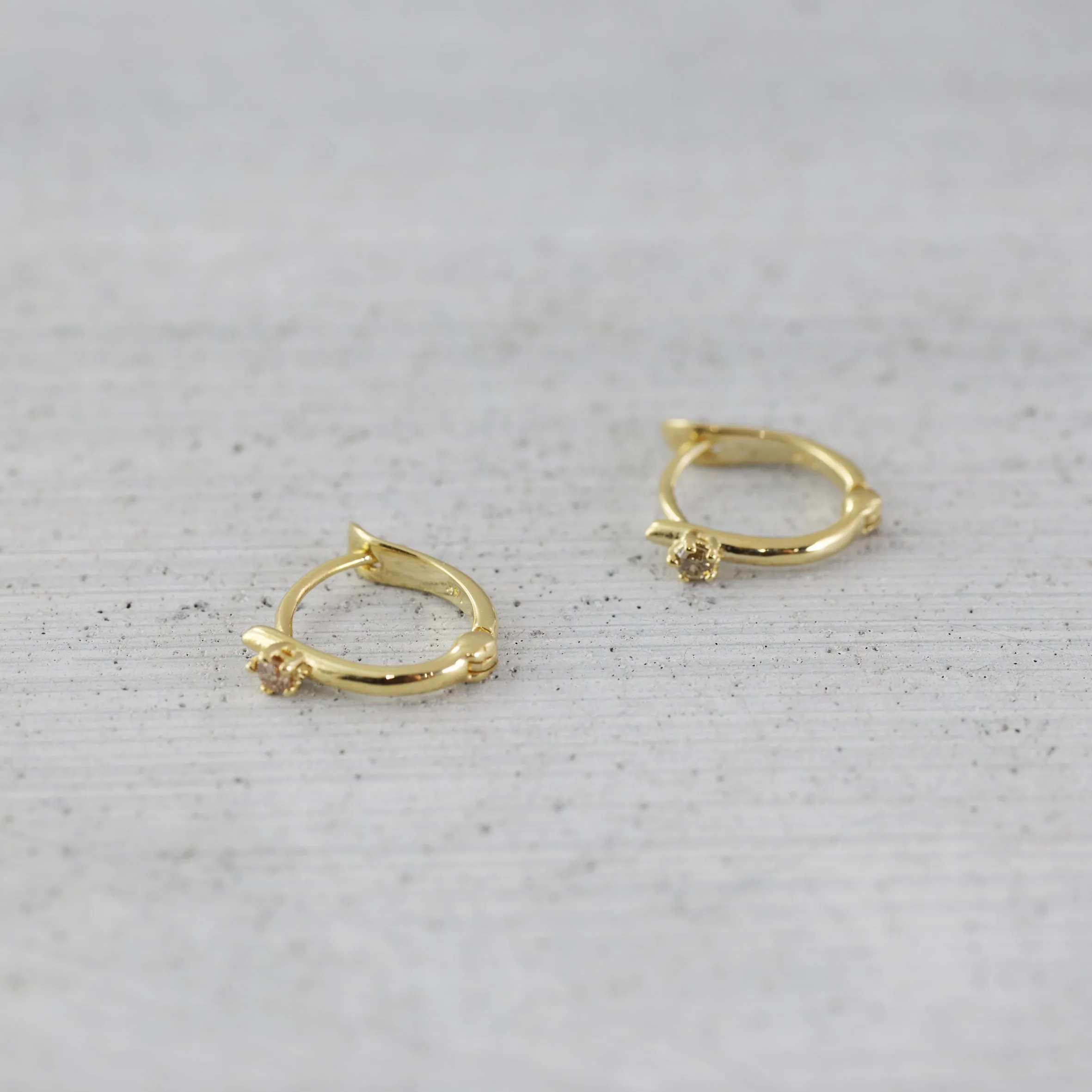 Petite dreamer sleeper Earring (single) - 14K/ 18K Gold