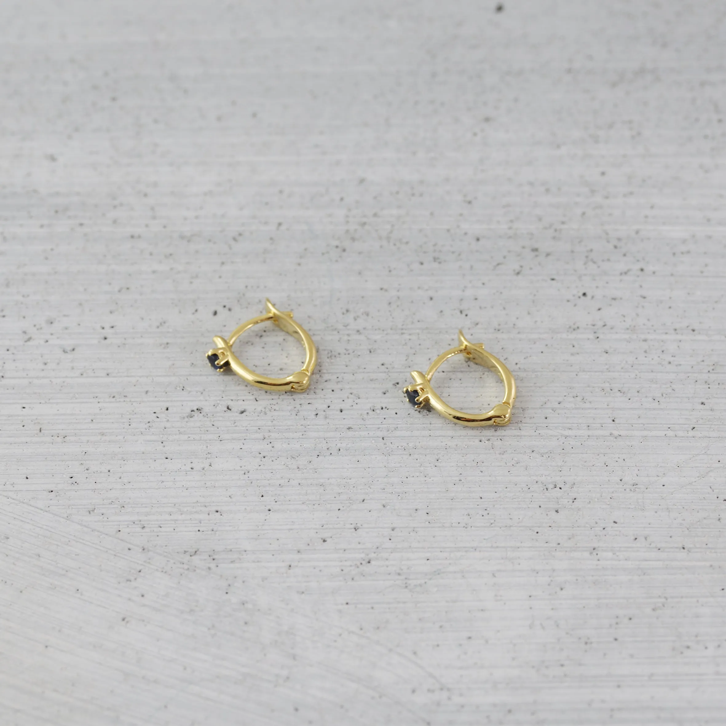 Petite dreamer sleeper Earring (single) - 14K/ 18K Gold