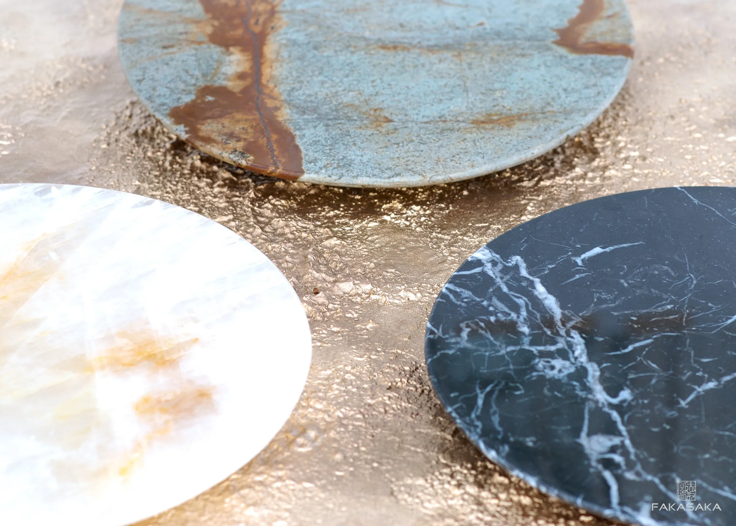 RONNIE DRINK TABLE <br><br>TRANSLUCENT ONYX<br>POLISHED BRONZE