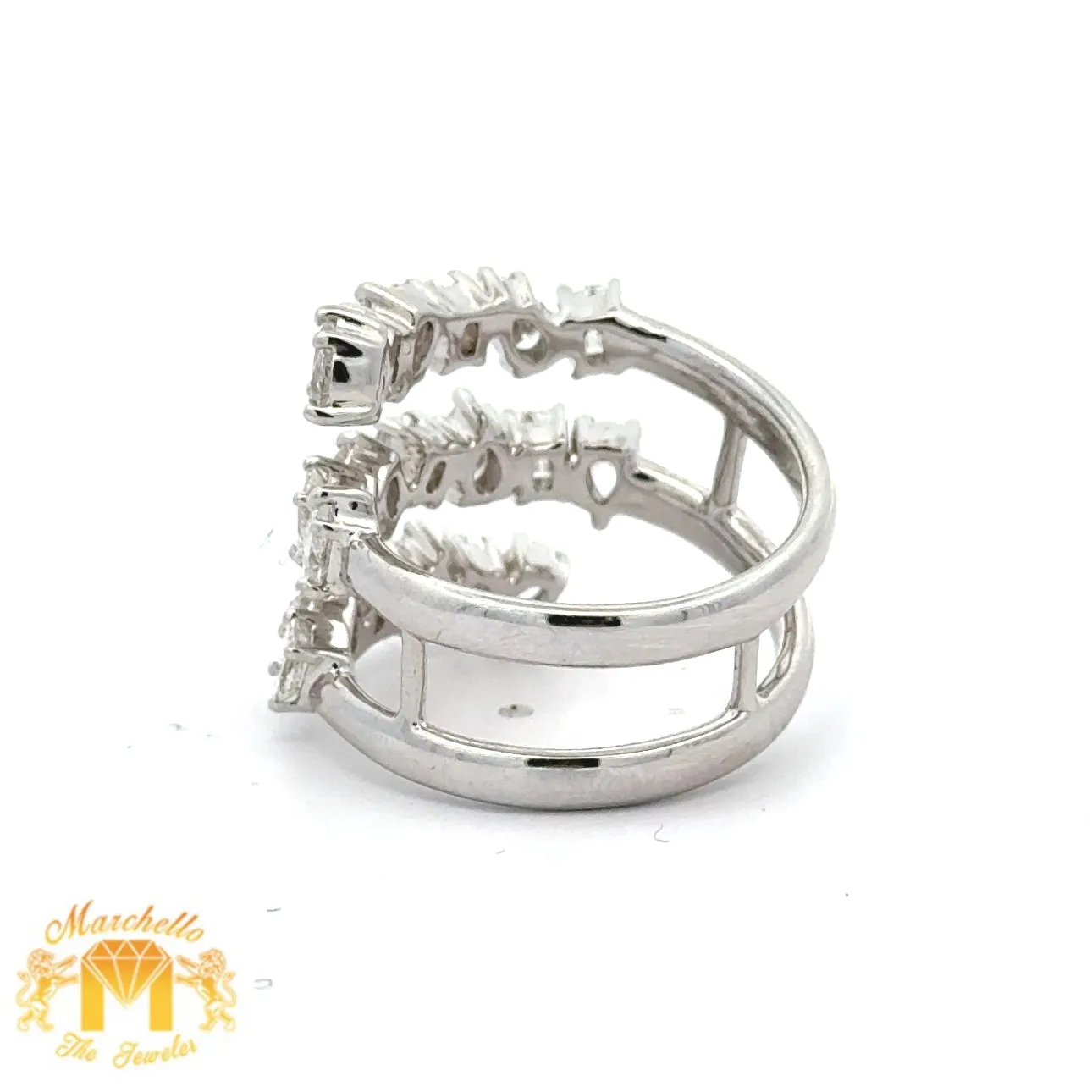 VVS/vs high clarity of diamonds set in a 18k white gold Ladies` Fancy Ring